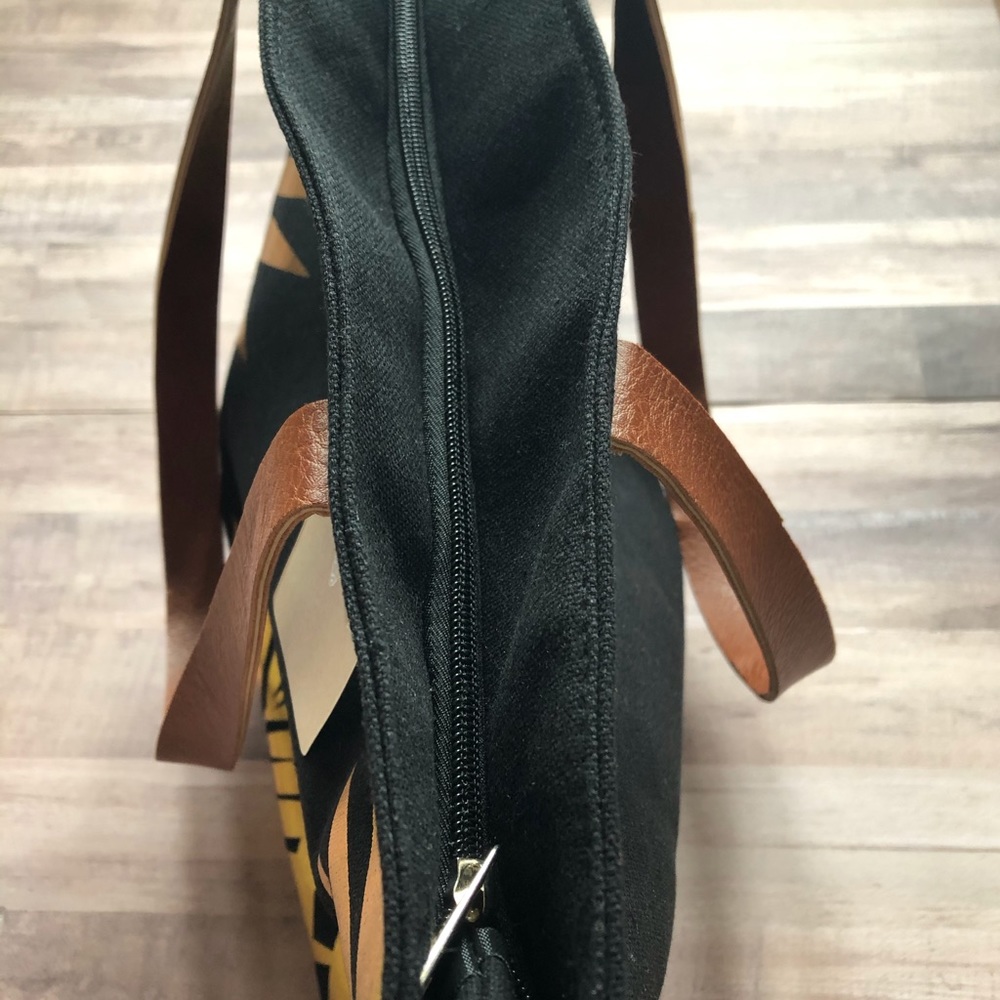 Last 1! Tropical Gold Palm Zip Closure Beach Bag! - Picture 5 of 11